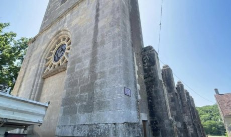 Chantier d'aménagement des abords d'une église à Beuvron
