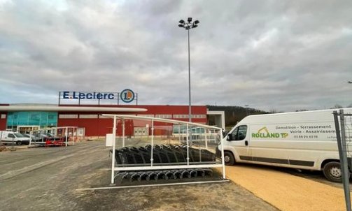 Terrassement pour pose de réseaux divers au Centre E.Leclerc à Clamecy - ROLLAND TP